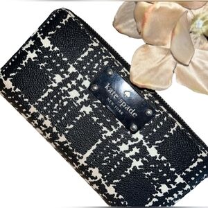 *GUC* Black and beige Kate Spade zip around wallet